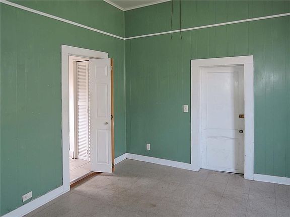 2nd image of 2617 Columbus St