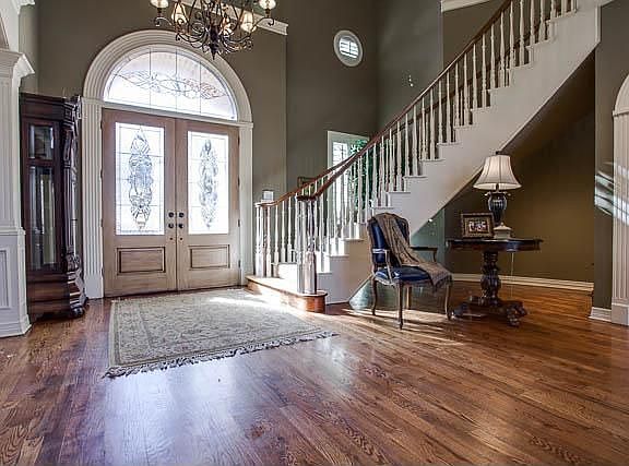2nd image of 801 Huntington Ct