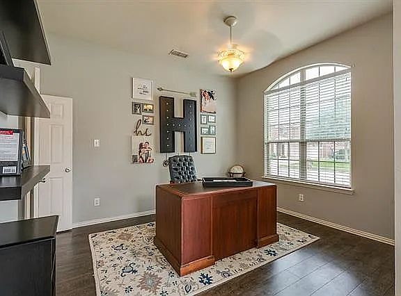 2nd image of 301 Highland Fairway Ln