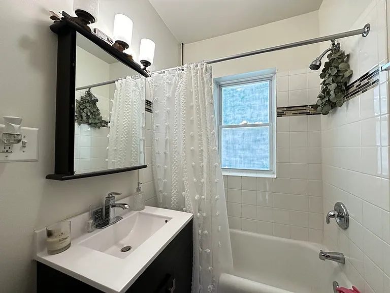 3819.5 N Greenview Ave #W4 — Photo 19