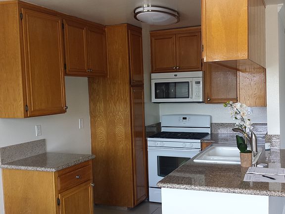 4th image of 11162 Camarillo St APT 409
