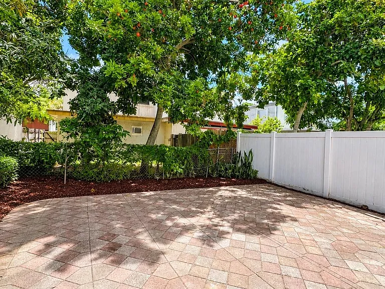 7920 SW 7th Pl — Photo 11