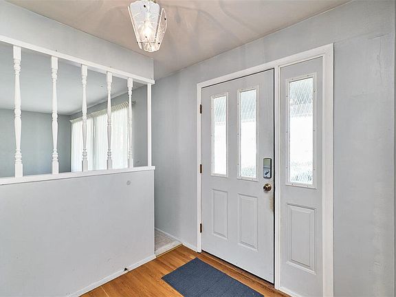 3rd image of 12444 Merrick Dr