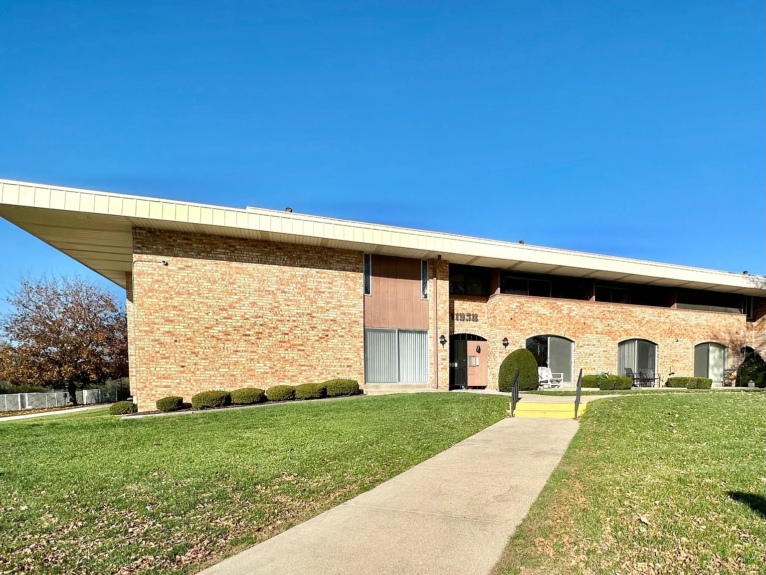 2 bed, 1056 sqft, $1,350 — Photo 3