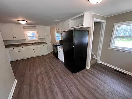 312 Bryant Ave SE — Photo 2