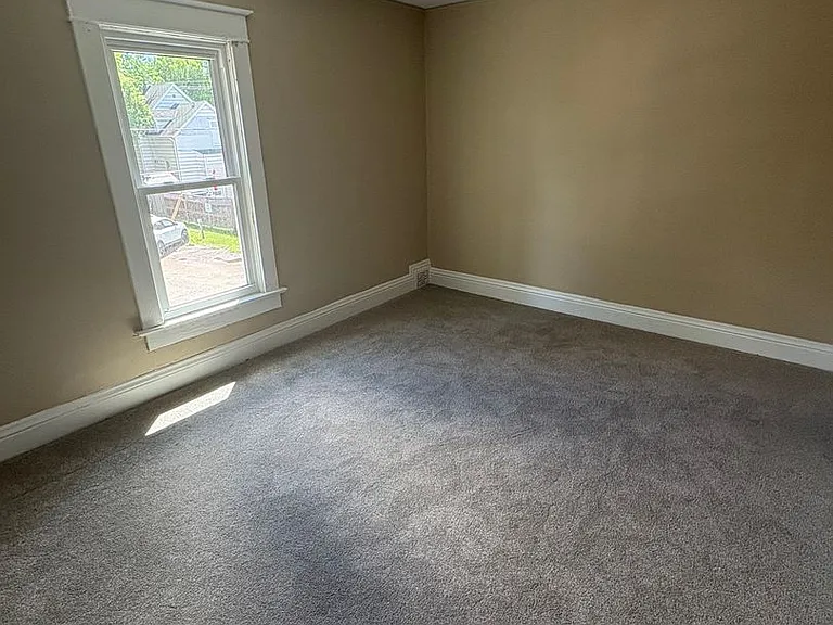 1114 N University Dr — Photo 16