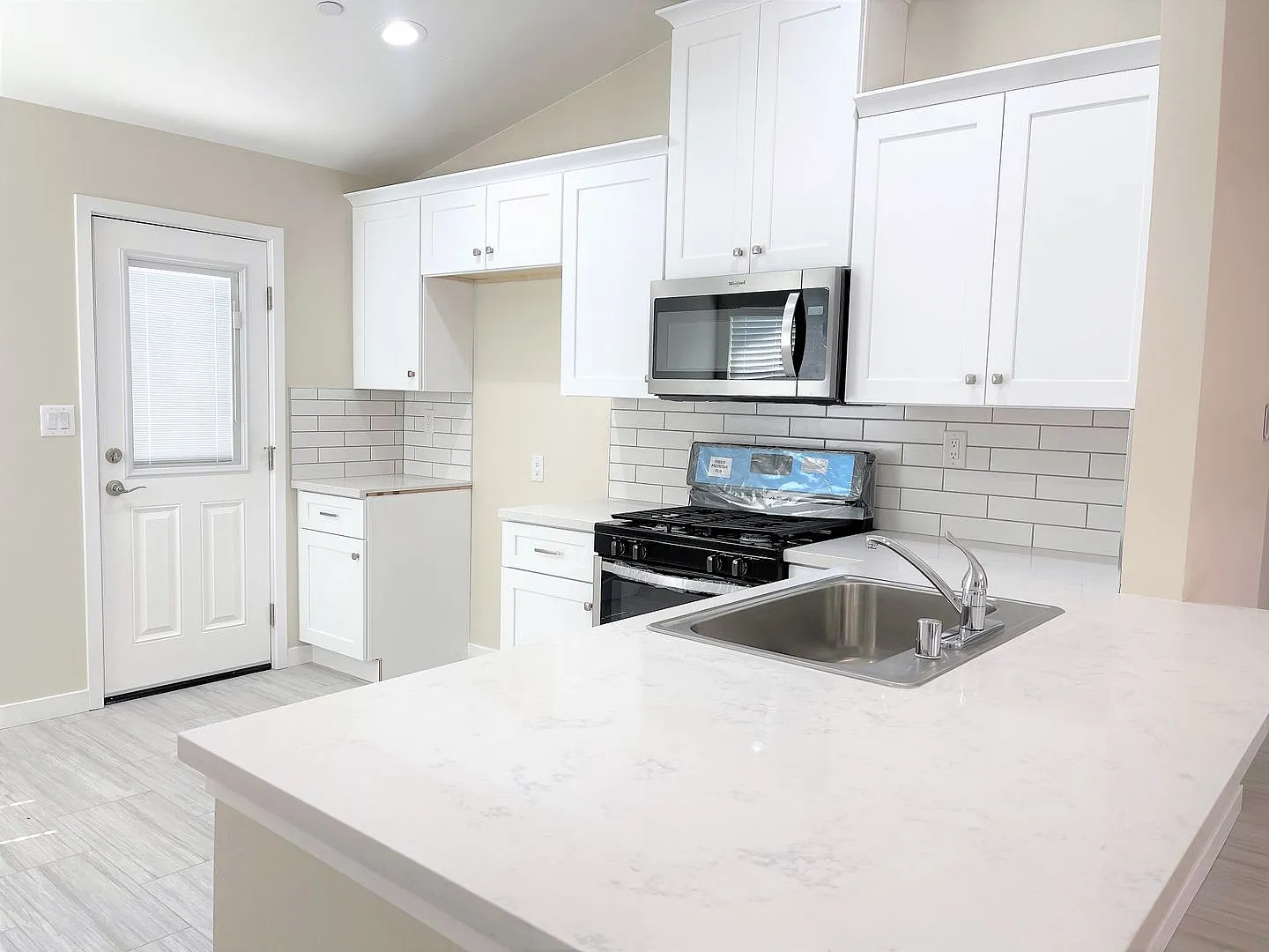 9933 N.Loop Units — Photo 3