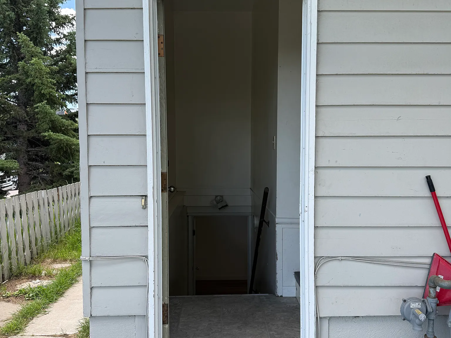 2 bed, 850 sqft, $1,350 — Photo 2