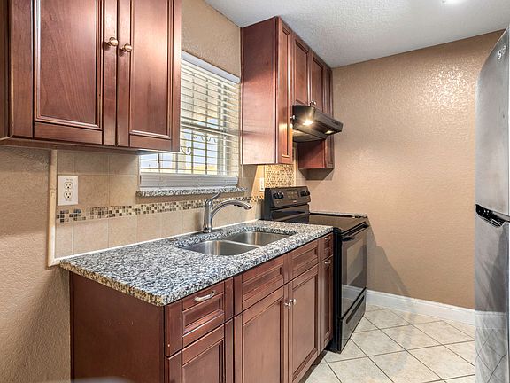 5th image of 236 E Dullnig Ct #3