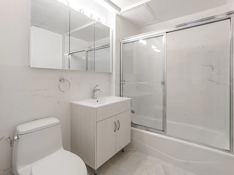 56 Pine St #9E — Photo 4