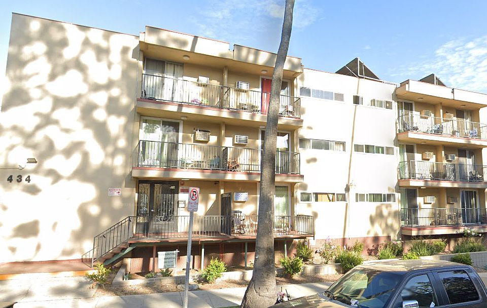 1st image of 434 S Kenmore Ave