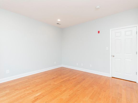 4th image of 2412 E Trenton Ave #1
