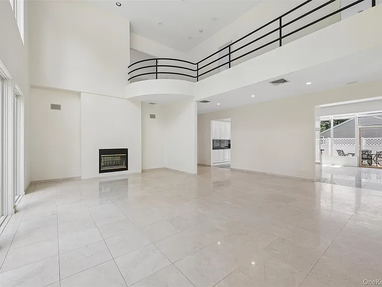 67 Parkway Dr — Photo 10