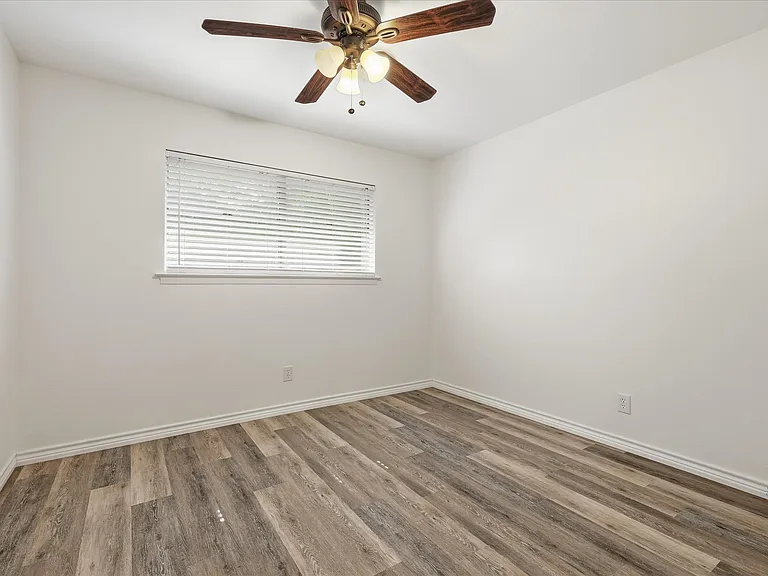 235 FM 407 W — Photo 25