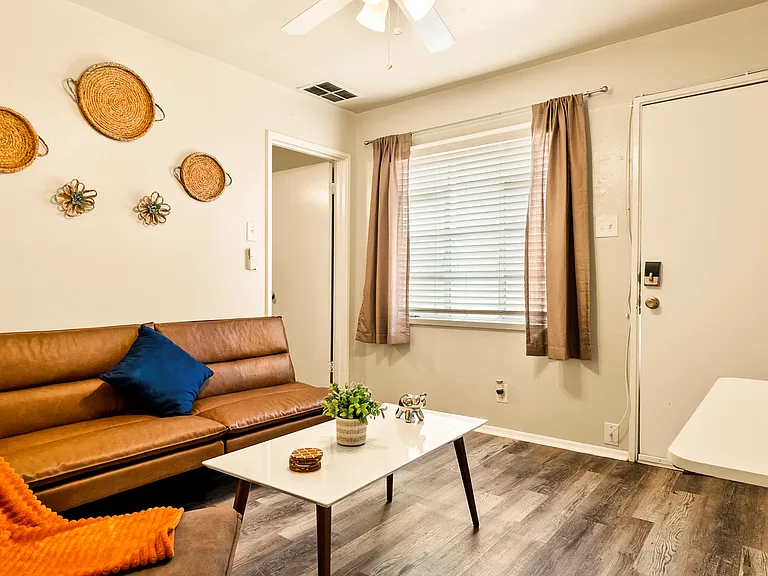 3918 Thomason Ave #7 — Photo 5