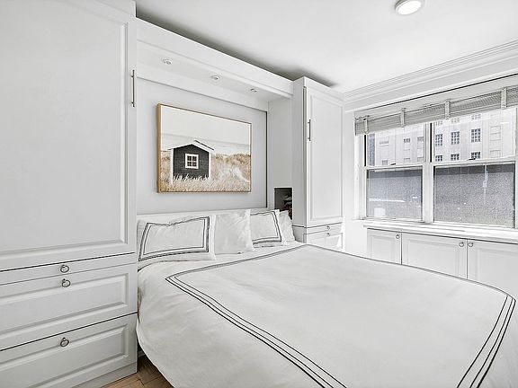 4th image of 150 E 61st St APT 2J