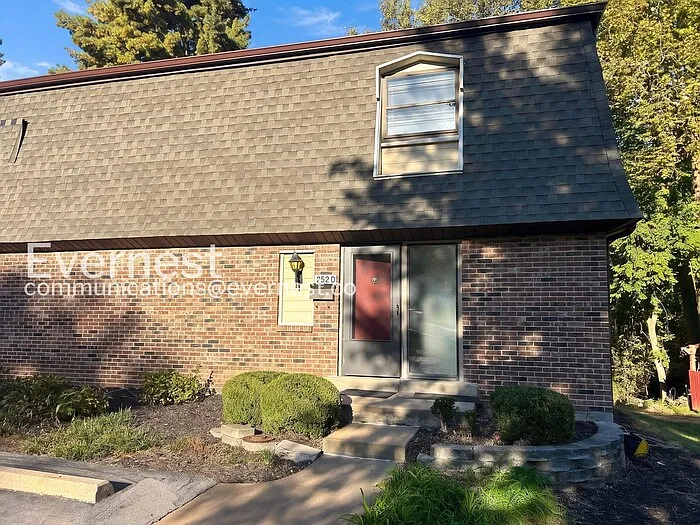 3 bed, 2.0 bath, 1800 sqft, $2,100 — Photo 1