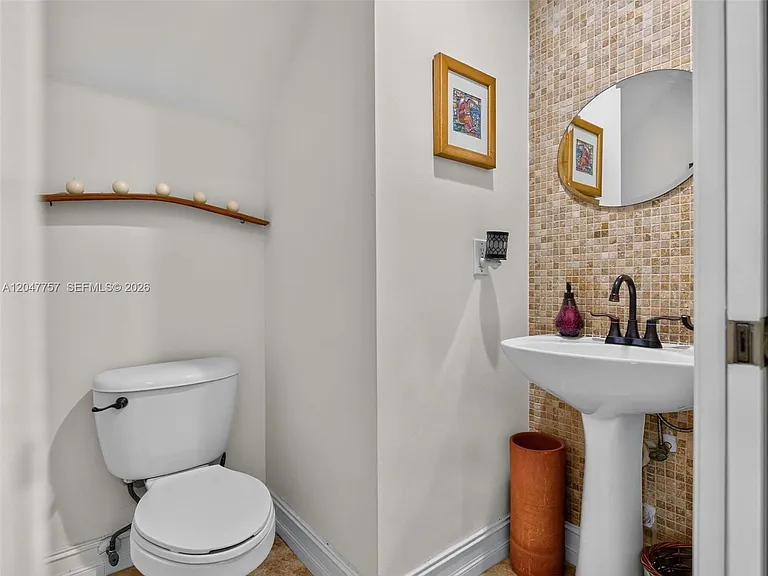 18843 SW 26th St — Photo 7