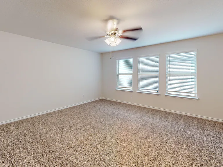 612 Liliana Ln — Photo 6