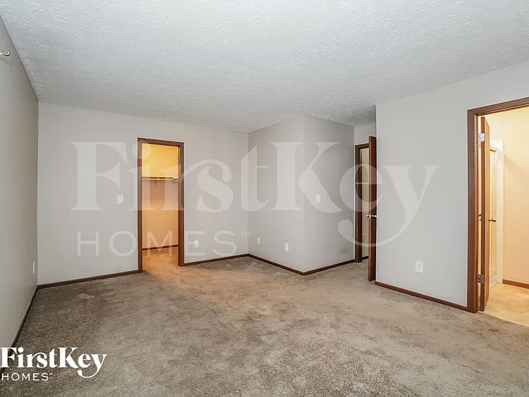 4033 Erin Ln — Photo 11