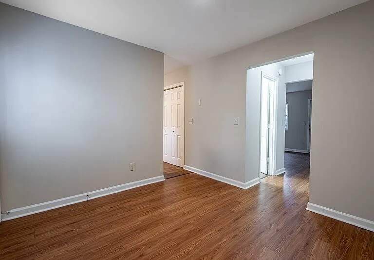 114 Bentley Pkwy #B — Photo 8