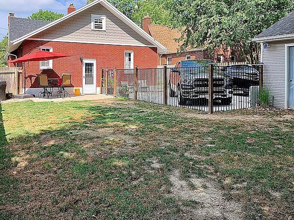 2nd image of 215 Canton Rd