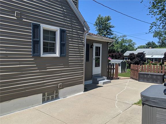3rd image of 3509 Oakwood St