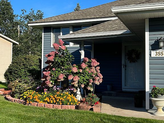 3rd image of 355 Oakwood Dr
