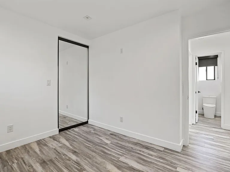 2814 Sichel Street Apartments — Photo 37