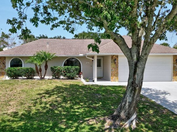 841 Carnation Dr, Sebastian, FL 32958