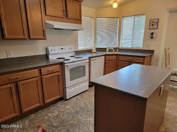 3rd image of 3808 N COLORADO Avenue