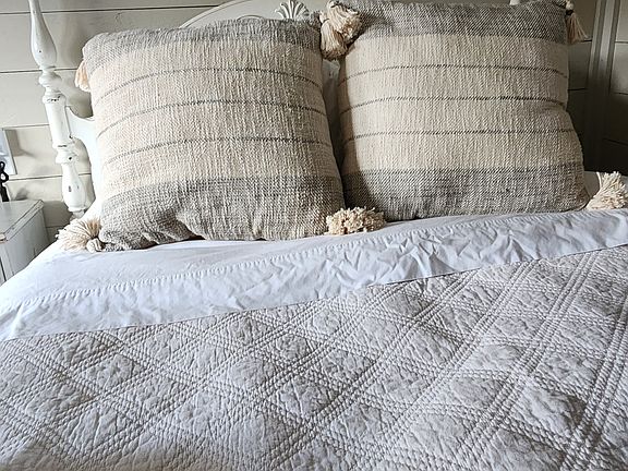 Full size bed