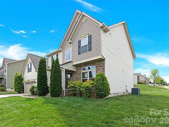 3rd image of 817 Wingthorn Rose Dr