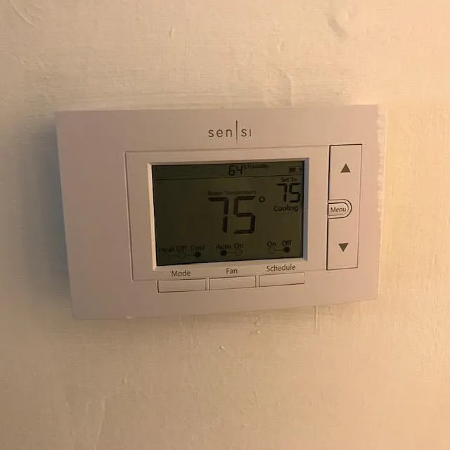 3 bed, 1383 sqft, $975 — Photo 2