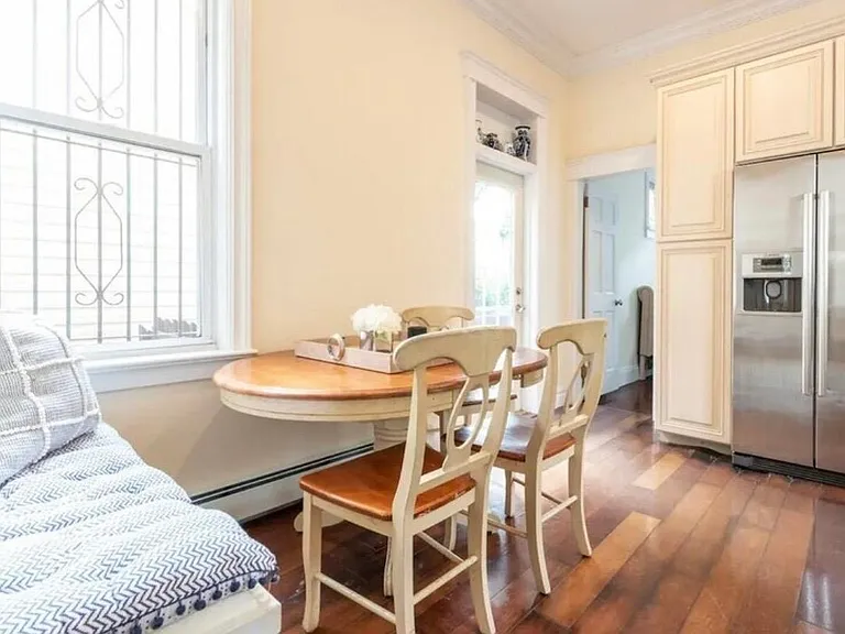 21 Jefferson Ave #1 — Photo 4
