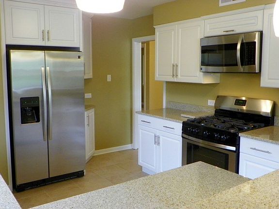 3rd image of 2717 W 93rd Pl
