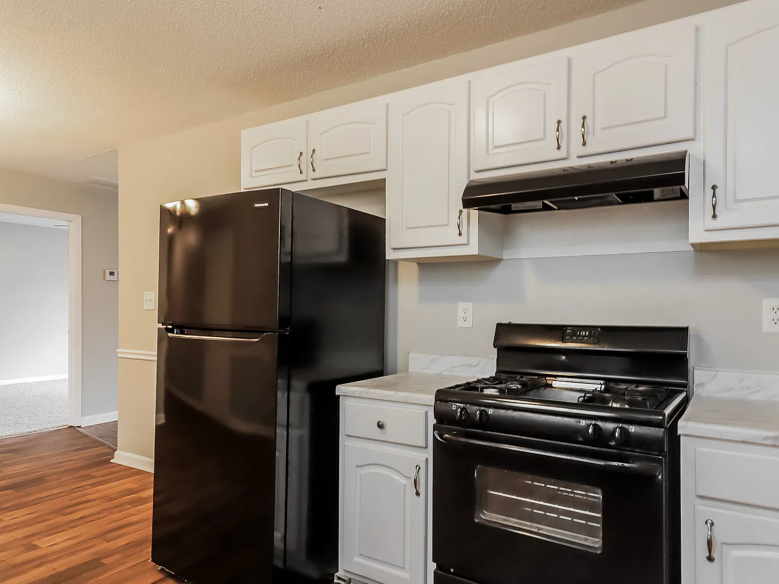 3 bed, 2.0 bath, 1804 sqft, $1,845 — Photo 3
