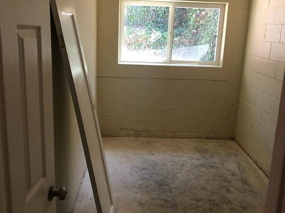 Back bedroom or office area - new carpet coming soon