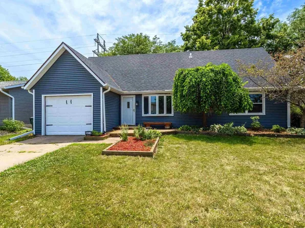 2413 W 60th St, Davenport, IA 52806