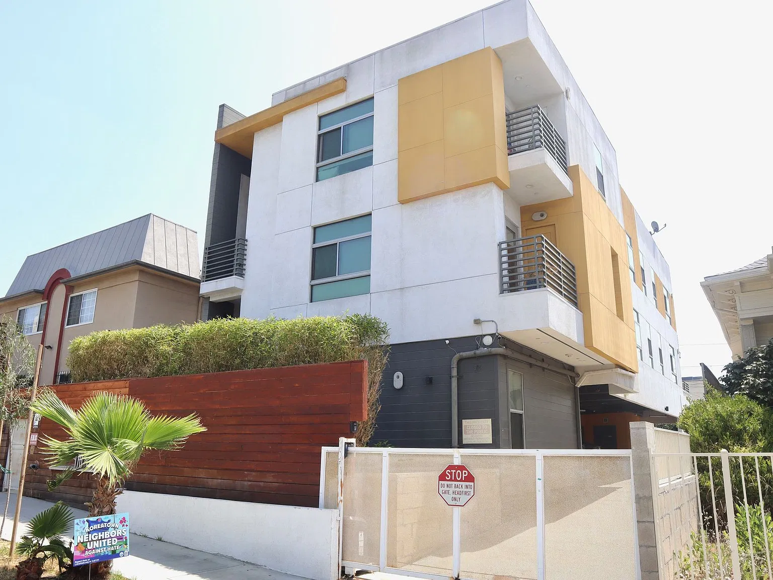 978 S Mariposa Ave — Photo 2