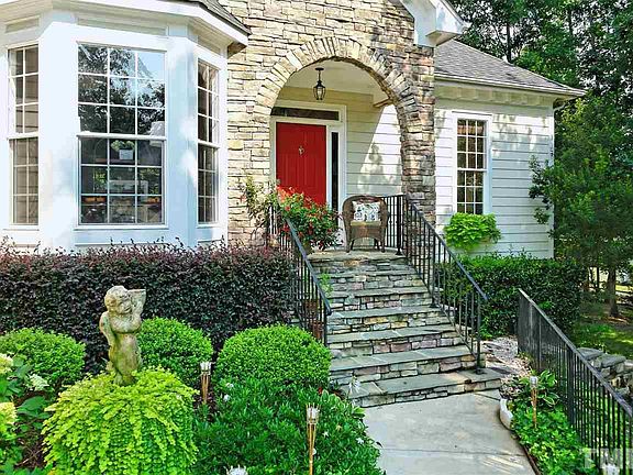 3rd image of 233 Kensington Ct
