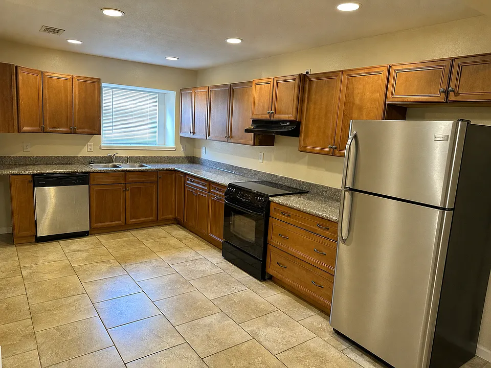 11620 Chemstrand Rd #16