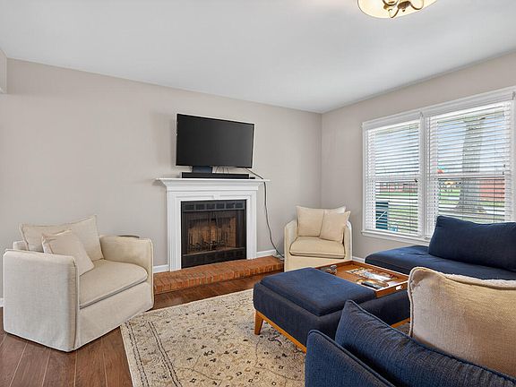 4th image of 1700 Brook Park Dr