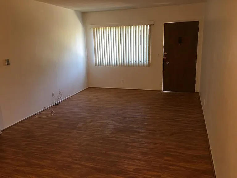 6439 Shirley Ave — Photo 8