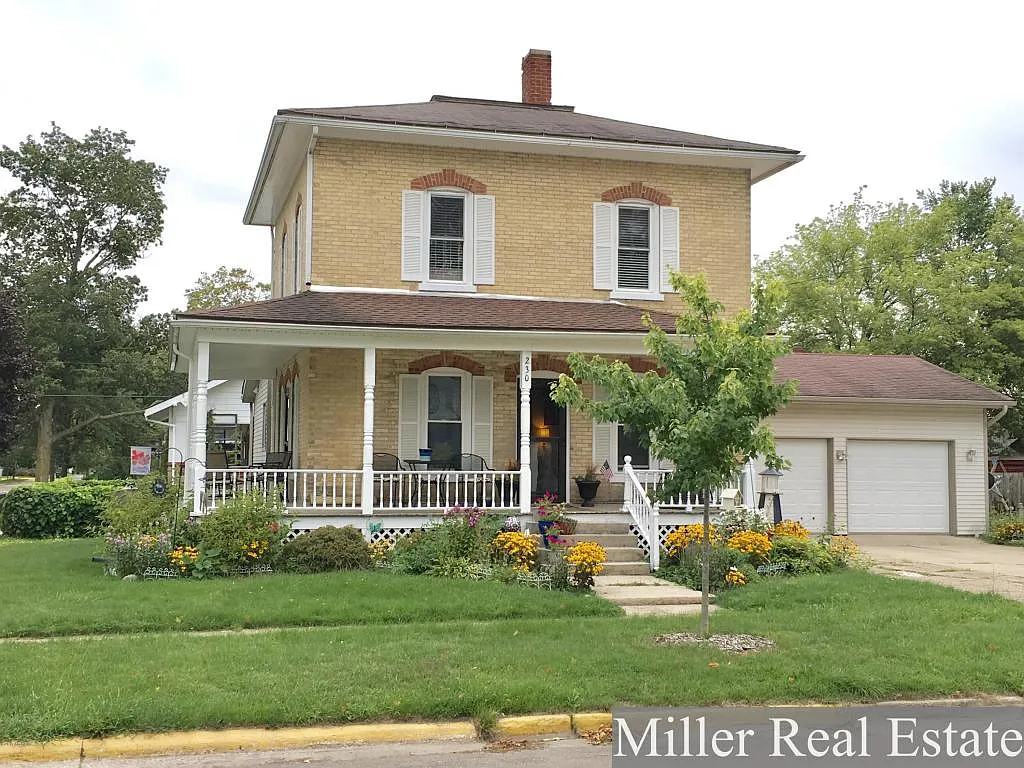 230 Phillips St photo 1