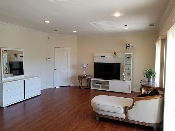 4th image of 10657 N Hillrose Cir