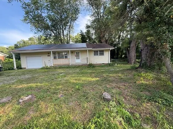 214 Dana Rd, Hendersonville, NC 28792