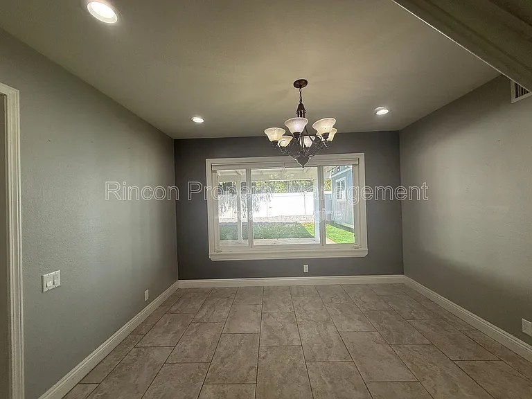 911 Rawhide Pl — Photo 7
