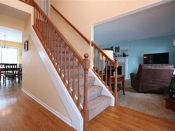 4th image of 214 Pickering St