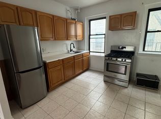 21-37 33rd St #3B, Astoria, NY 11105